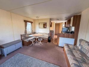Dog Friendly Caravan With Decking At Manor Park In Hunstanton Ref 23063W