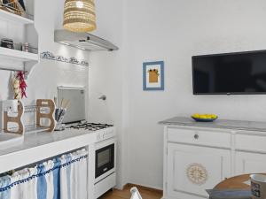 Apartment Iris 5- Terza Spiaggia by Interhome img11