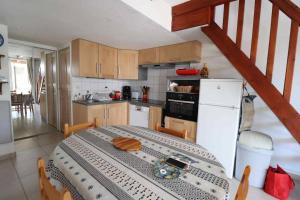 Superbe pavillon dans résidence avec piscine -parking privatif -6CYC119