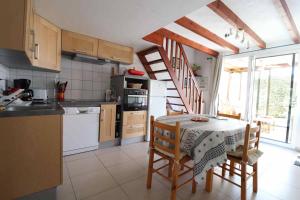 Superbe pavillon dans résidence avec piscine -parking privatif -6CYC119