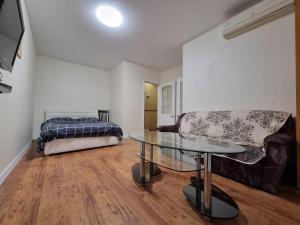 Apartment Второй Этаж, ЖД Вокзал, ОХМАТДЕТ