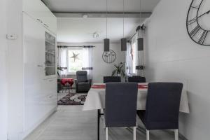 Rovaniemi Spacious Lapland Vacation Home with Private Sauna & Lappish Fire Hut