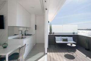 Downtown, 1br with a first row view over the sea