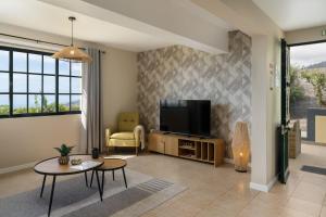 Relax Garden House by An Island Apart