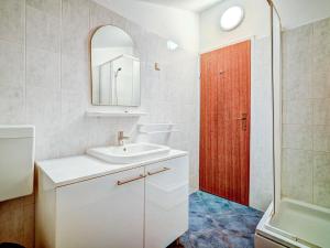 Apartment Melandura-9 by Interhome