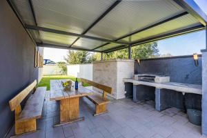 Villa Palatium for 14 people in Fazana with sauna & jacuzzi only 800 meters from the beach