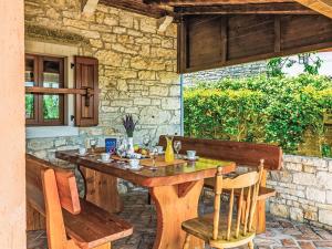 Holiday Home Matohanci by Interhome