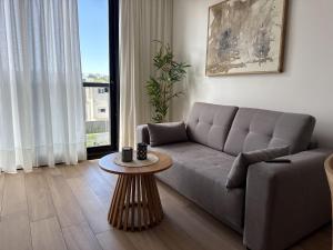 Depto Barbi - Depto Zona Guemes Edificio Maires Urbano Para 4 PAX - Hola Sur