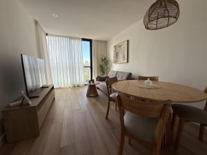 Depto Barbi - Depto Zona Guemes Edificio Maires Urbano Para 4 PAX - Hola Sur