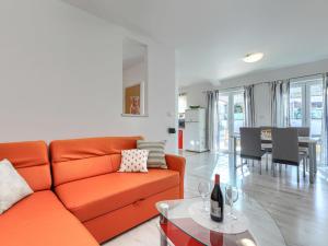 Holiday Home Sandra by Interhome