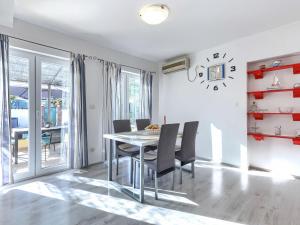 Holiday Home Sandra by Interhome