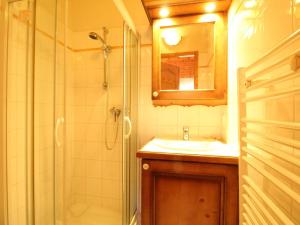 Duplex chaleureux 4 pièces avec wifi, parking, proche spa & bus pour ski - FR-1-572-43