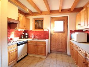 Appartement 8 pers, 4 pièces, 50m des pistes, parking, balcon, proche commerces - FR-1-572-88