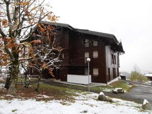 Appartement cosy 4 pers au pied des pistes avec parking, balcon, lave-vaisselle et services additionnels - FR-1-572-87