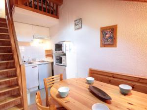 Studio mezzanine 5 pers, pied des commerces, 450m des pistes - FR-1-572-184