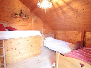 Chalet équipé avec poêle et garage, proche centre et remontées mécaniques - FR-1-572-107