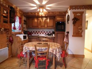 Appartement 3 pièces pour 6 pers, bien équipé, face au spa et ski bus, proche pistes et commerces - FR-1-572-10