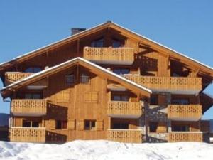 Appartement 3 pièces pour 6 pers, bien équipé, face au spa et ski bus, proche pistes et commerces - FR-1-572-10