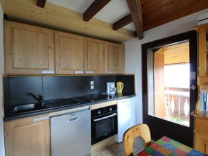 Appartement cosy 6 pers. au pied des pistes, balcon sud-ouest, proche centre, ski-inski-out - FR-1-572-155