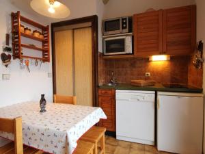 Studio pour 4 personnes avec balcon et équipements, au pied des pistes et à 550m du village - FR-1-572-157