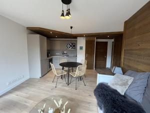 Superbe appart 3P au pied des pistes, parking couvert, terrasse, WiFi - Les Carroz - FR-1-572-288