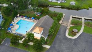 Creekside Getaway - Stay for 8