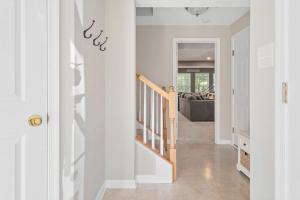 Creekside Getaway - Stay for 8