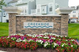 Creekside Getaway - Stay for 8