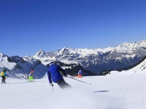 Studio 4 pers, skis aux pieds, lave-vaisselle, lave-linge, balcon - FR-1-572-299