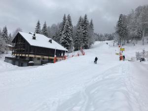 Studio 4 pers, skis aux pieds, lave-vaisselle, lave-linge, balcon - FR-1-572-299