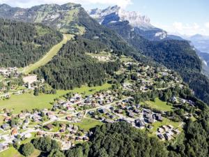 Chalet 3 Chambres 8 Pers, 800m Pistes, Parking Couvert, Poêle à Bois, Quartier Calme - FR-1-572-224