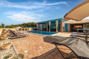 Stone villa Jurenda with pool