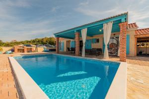 Stone villa Jurenda with pool