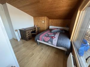 Chaleureux 3 pièces + mezzanine, 67 pers, poêle à bois, balcon ouest, parking, proche centre et pistes - FR-1-572-271