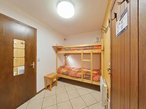 Studio ski aux pieds avec terrasse, parking et Wi-Fi - 4 couchages - FR-1-241-173