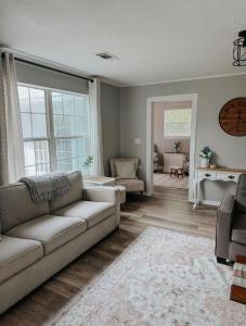 Coastal Farmhouse - Pet Friendly and Quiet Location