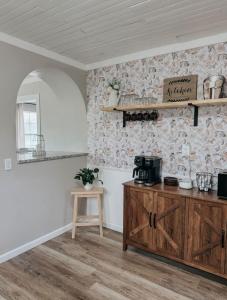 Coastal Farmhouse - Pet Friendly and Quiet Location