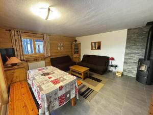 Spacieux 2 Pièces aux Carroz, 6 Pers., Balcon ensoleillé - FR-1-572-9