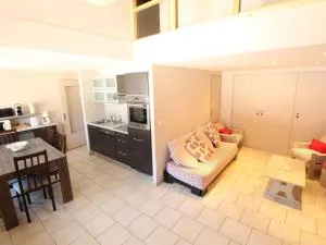 Appartement Duplex 4 pièces pour 6 pers, sur les pistes avec WiFi et parking, proche commerces - FR-1-572-62