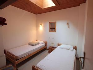 Appartement Duplex 4 pièces pour 6 pers, sur les pistes avec WiFi et parking, proche commerces - FR-1-572-62