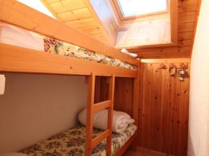 Appartement Mansardé 3 Pièces, 6 Pers, Balcon Sud-Est, Garage, Proche Centre et Pistes - FR-1-572-147