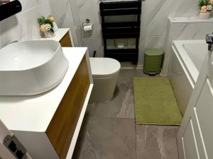 2 Private Contractor-Friendly Rooms