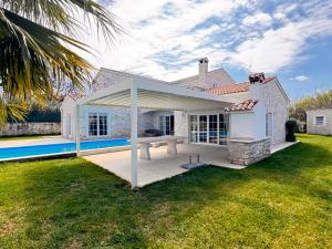 Villa Nina Exclusive mit beheiztem Pool und Meerblick