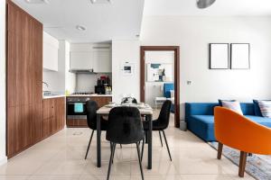 Free housekeeping visits during your stay - StayShort - Business Bay for 4 people with a Fabulous Pool