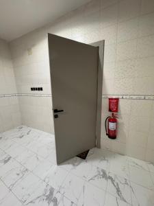 سويت بغرفة نوم أنيقة وواسعة ودخول ذاتي