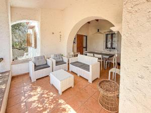 Villa John C