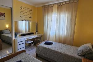 1 Bed Apt Sleeps 5 - Indoor Pool - Free Parking