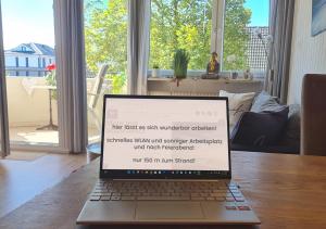 Strandliebe in Scharbeutz, stilvolle Ferienwohnung, 150m zum Strand! Sonnenbalkon, ruhig gelegen, kostenfreier Parkplatz, Fahrstuhl