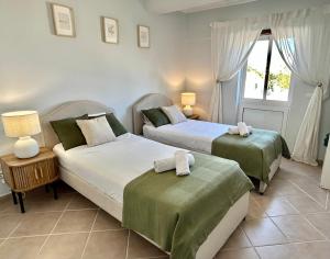 Albufeira 3BR with Pool and AC by the beach by LovelyStay