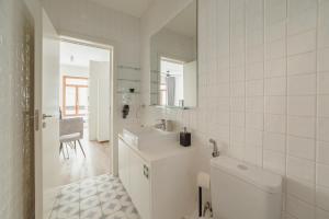 Downtown Comfort Apartment by Vacationy